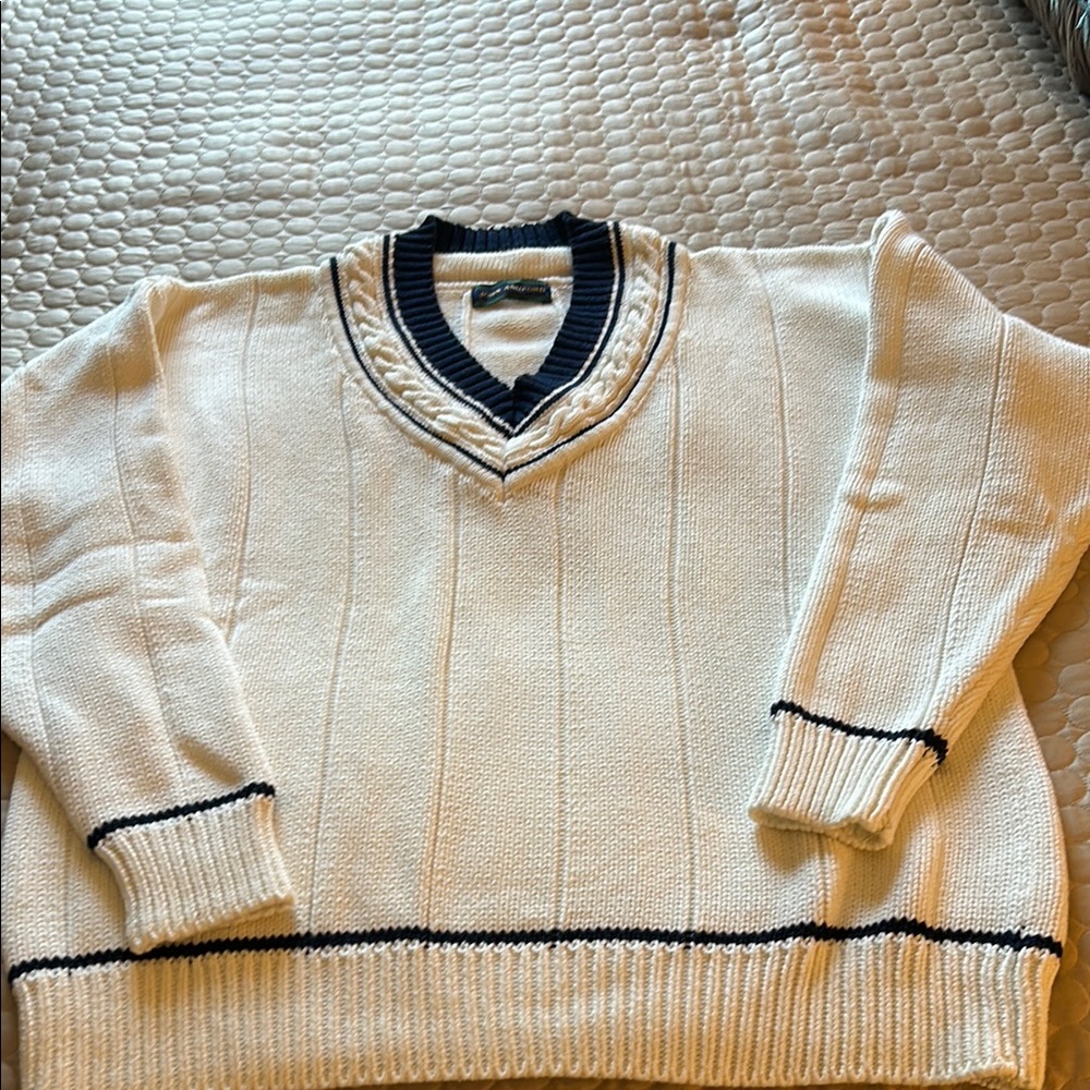 John Ashford V-Neck Sweater in White and Black